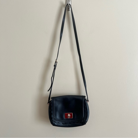 kate spade Handbags - Kate Spade Black Scallop Leather Crossbody Bag